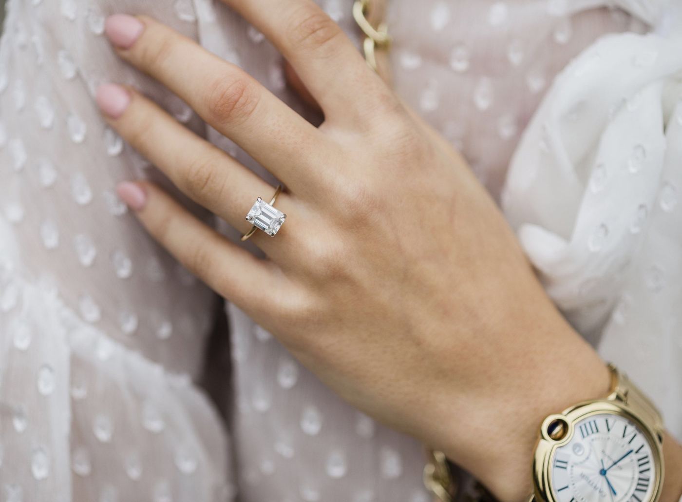 Verlobungsring mit Stein Baguette Schliff Solitär Ring mit Goldfassung modern reduzierte Form