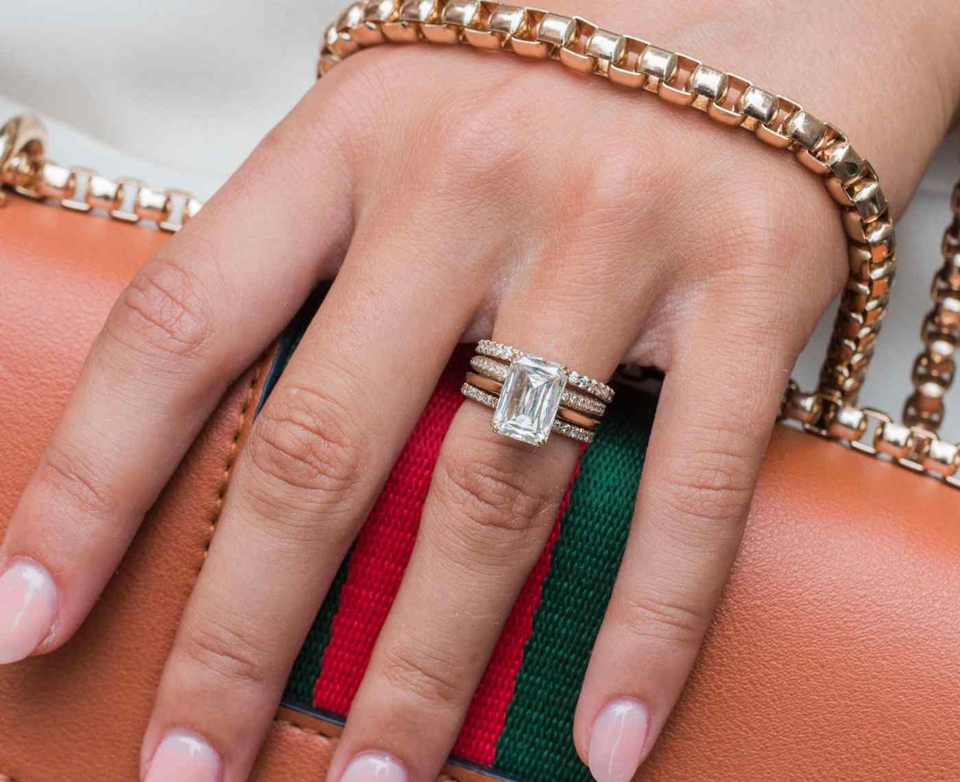 Verlobungsring mit Stein moderne braut minimalistische puristische Hochzeit planen Diamant