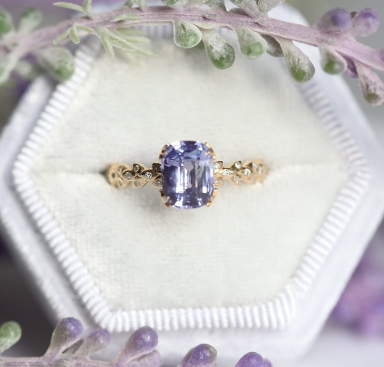 Vintage Ringe mit Lavendel Saphir und Diamanten Fassung aus Gold