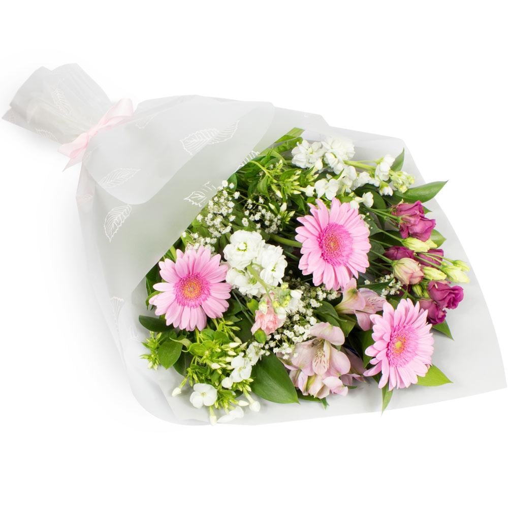 Weiße Folie für einen Blumenstrauß mit rosa Blüten
