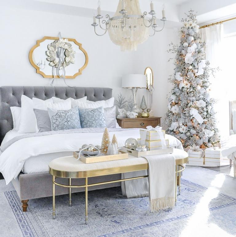 Weihnachtsbaum weiß silber geschmückt weiße Schleife und silberne Weihnachtskugeln dekorieren