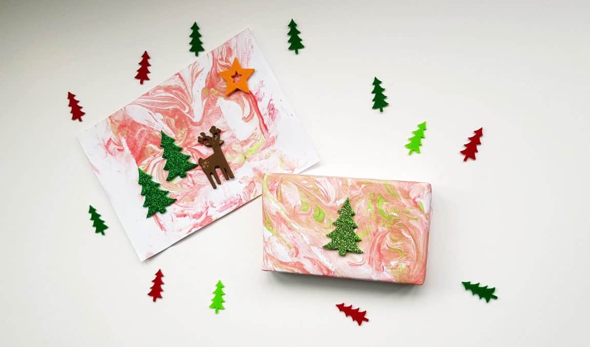 Weihnachtskarten selber malen mit Acrylfarben Grusskarte zu Weihnachten marmorieren Anleitung zum Selbermachen
