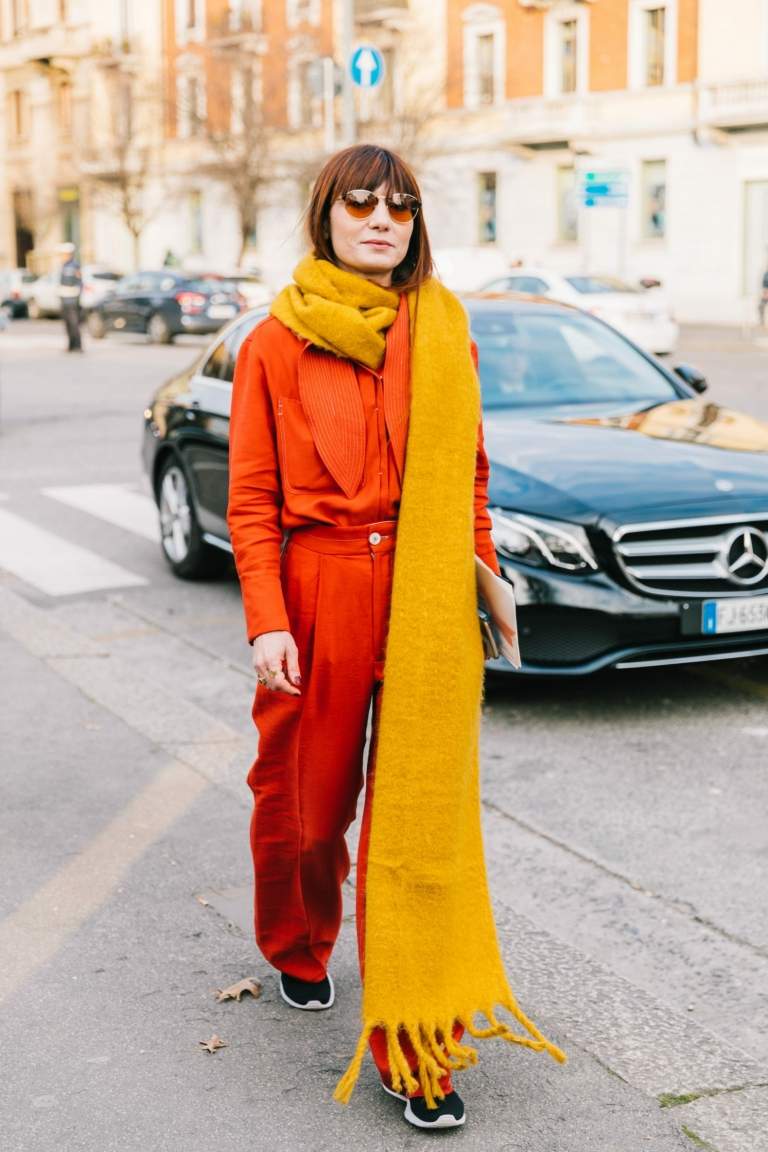 Wollschal Gelb Trendfarben für den Herbst Frauen Outfits lässig