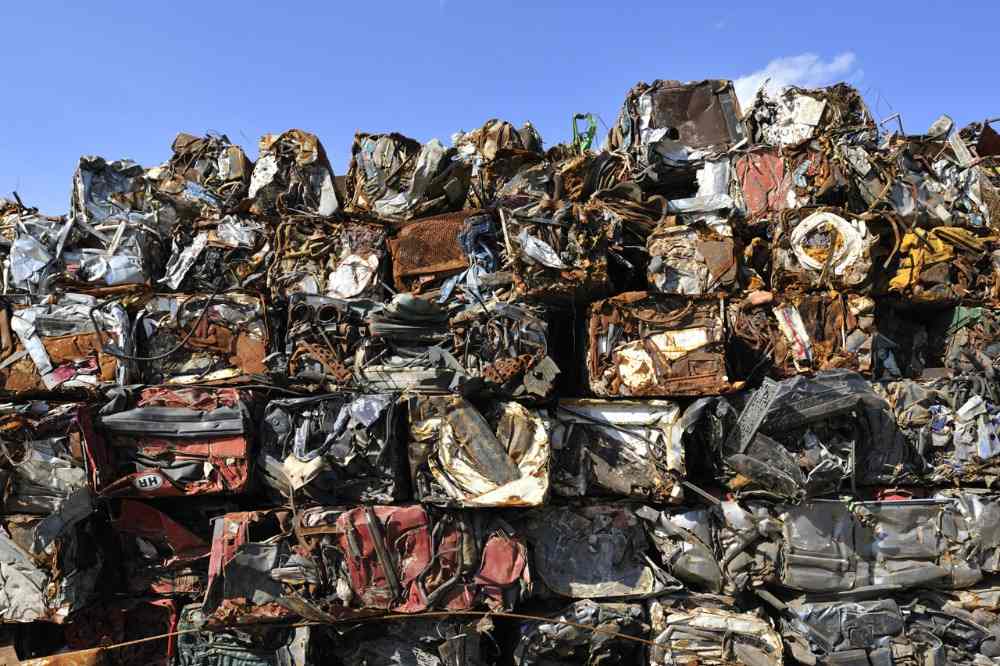 entsorte abfälle aus eisen stahl und andere recyclebare materialien wiederverwenden