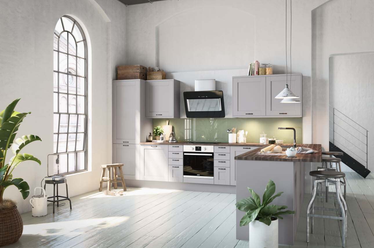 Moderne Küchenlandschaft und Fliesenspiegel in Reseda Grün und Wände in Creme