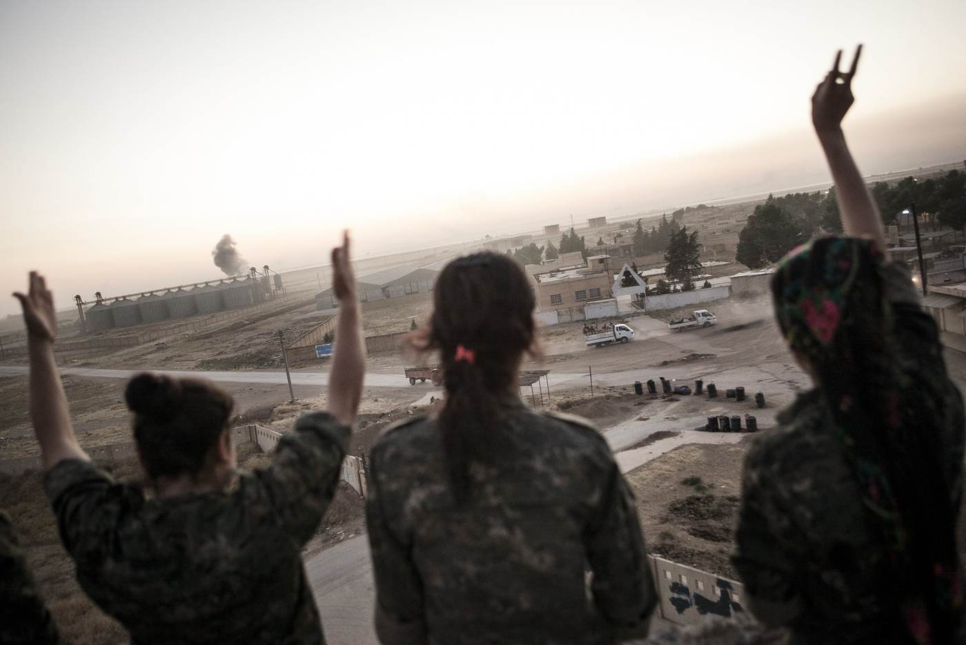  kurdische Frauen in Syrien feiern Erfolg