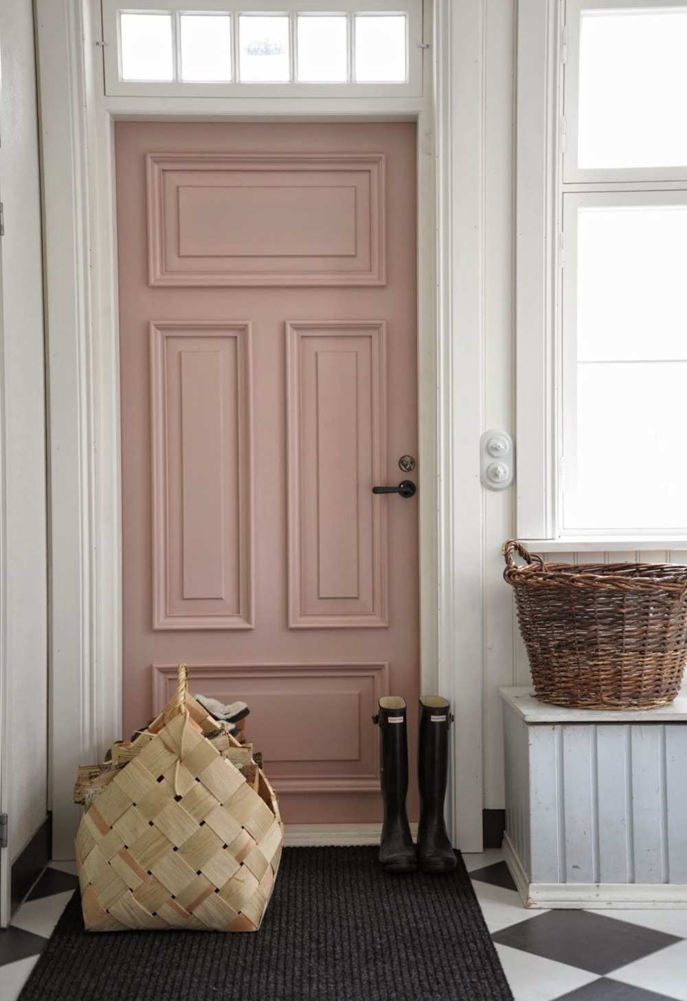 skandinavisches design mit rosafarbenen akryllack verwenden