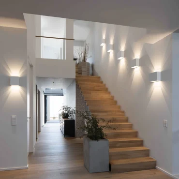 Wandleuchten für Lichteffekte zur Gestaltung der Treppenwand