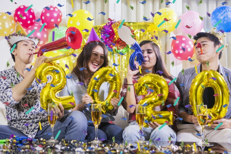 Aufgaben Spiel Silvester Partyspiele für Erwachsene