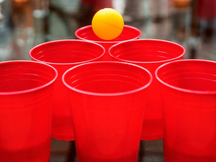 Beer Pong Regeln Aufgaben Spiel Silvester