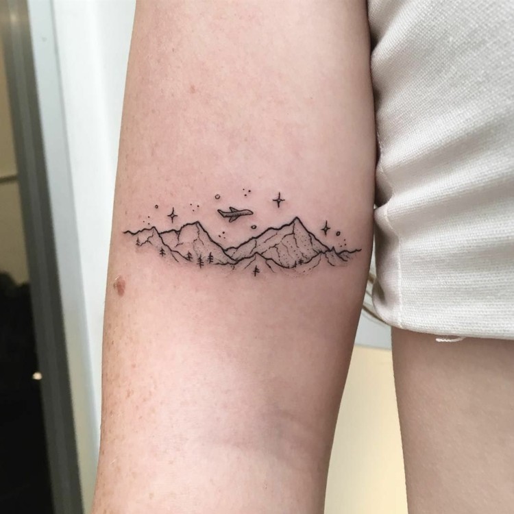 Flugzeug Gebirge Tattoos Bedeutung Oberarm Tattoodesign Frauen