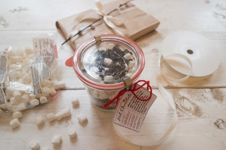 Geschenke aus der Küche - Selbstgemachte heiße Schokolade mit Marshmallows und Minzgeschmack