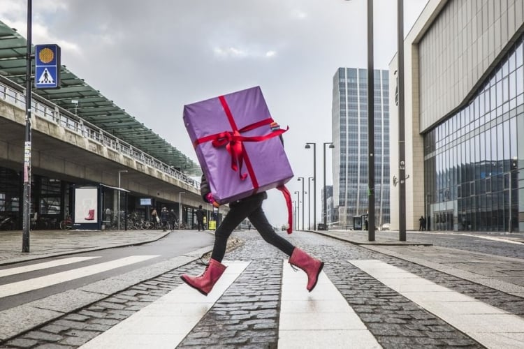 Große Geschenke verpacken - Anleitungen mit und ohne Geschenkpapier