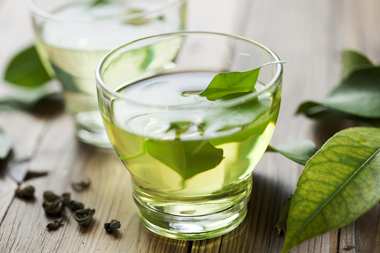 Grüner Tee zum Abnehmen trinken Tipps und Kombinationen