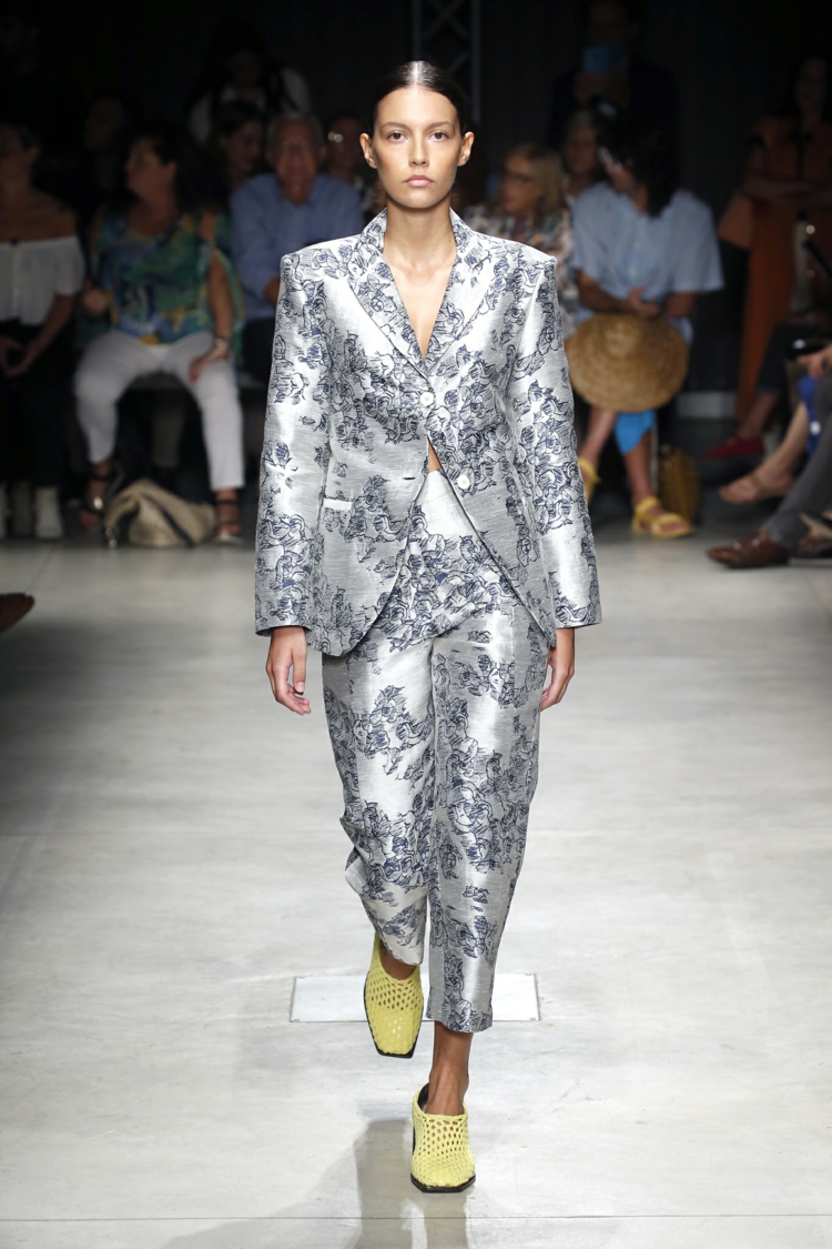 Hosenanzug kombinieren Frauen Trendfarben Winter