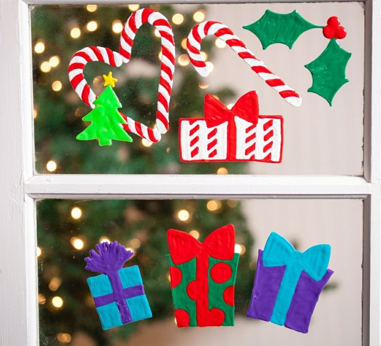 Ideen für Fensterbilder zu Weihnachten - Geschenke und Zuckerstangen aus Fensterfarben