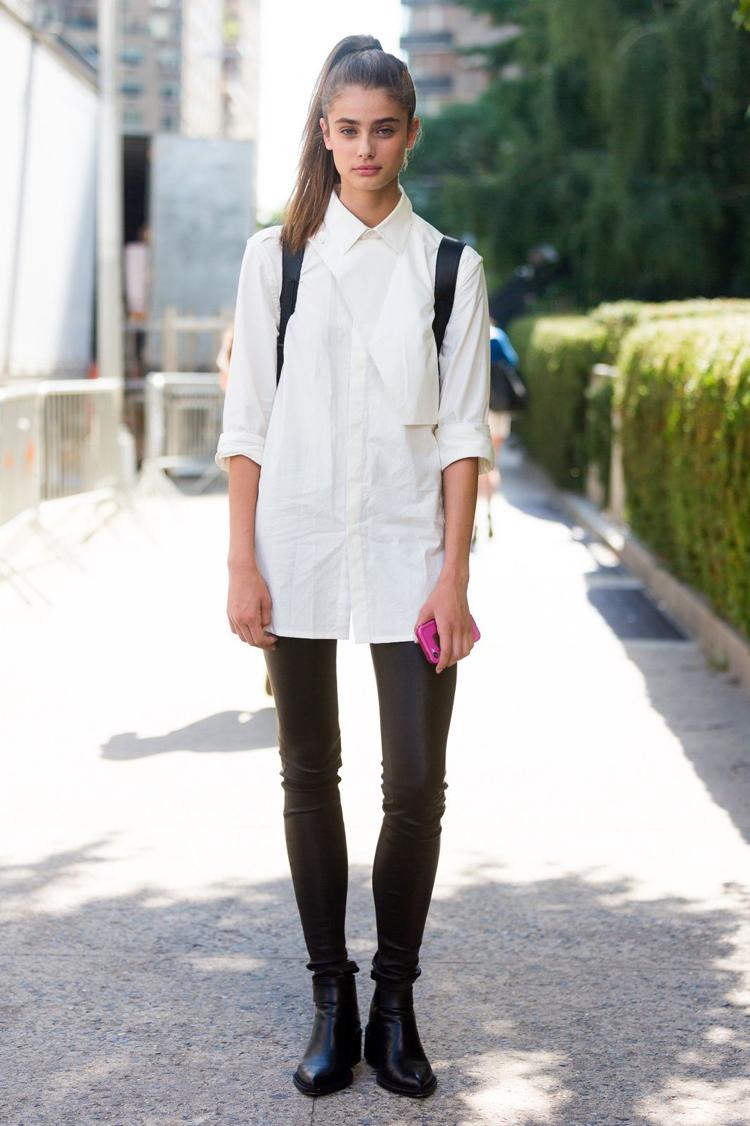 Lederleggings mit weißem Hemd kombinieren Outfit Ideen für Schule Mädchen