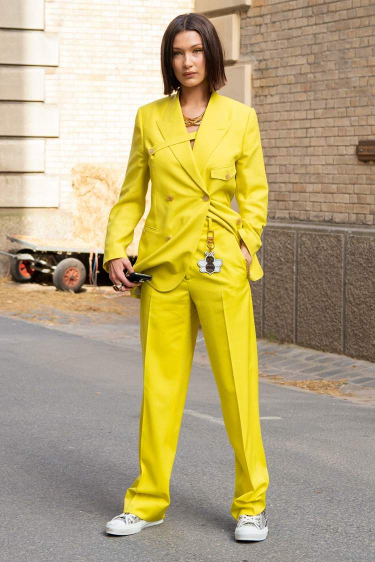 Neonfarben Kombinieren Hosenanzug Outfit Frauen lässig