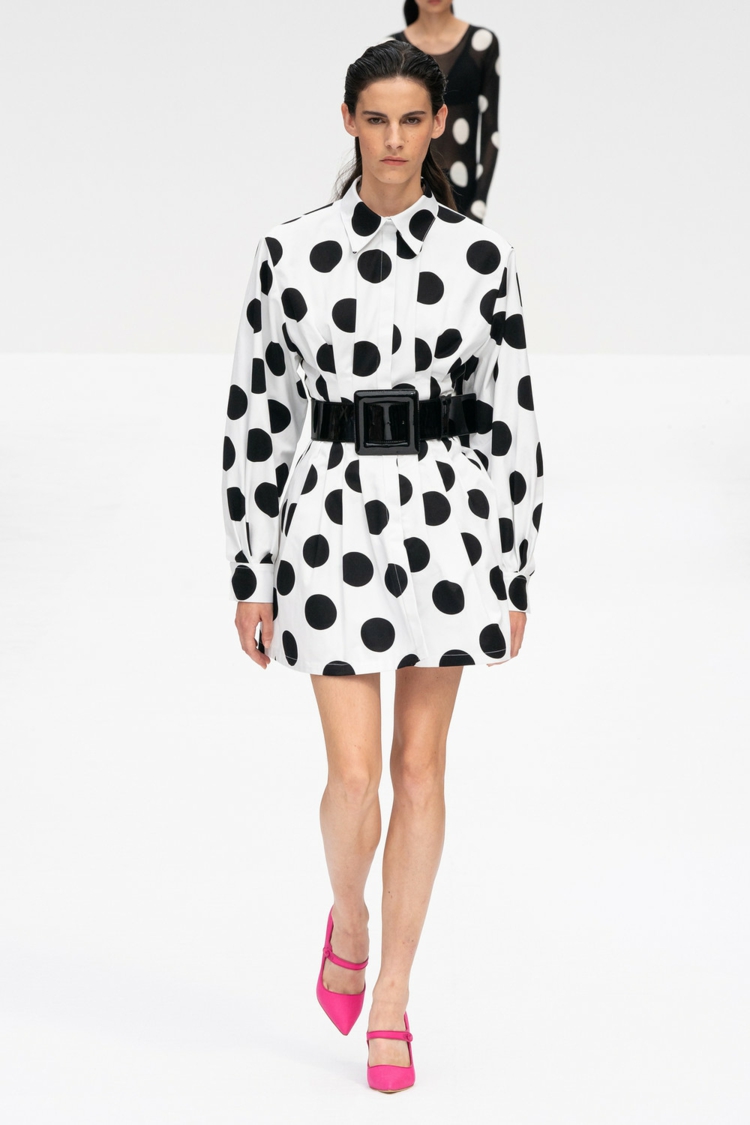 Polka Dots Kleid Outfits Schuhtrends Frauen Neonfarben High Heels