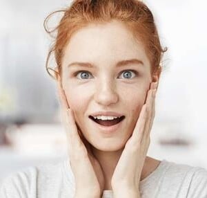 Rote Flecken im Gesicht - Ursachen und typische Hauterkrankungen