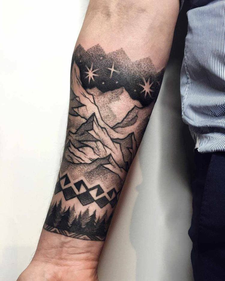 Unterarm Tattoos schwarz-weiß Sterne Tattoosymbol Bedeutung