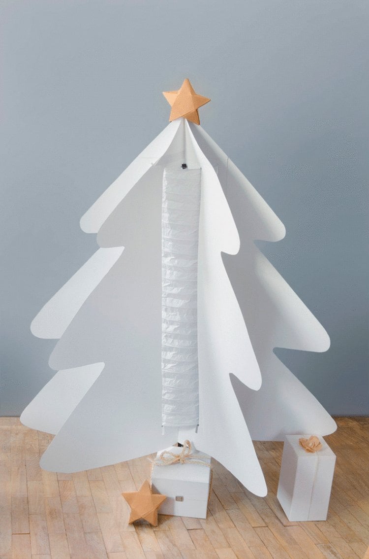 Weihnachtsbaum aus Papier basteln Ideen für großen Tannenbaum mit Ikea Lampe