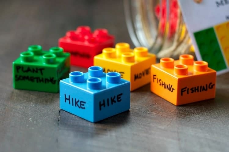 Weihnachtsgeschenke basteln für Eltern - Legosteine mit Ideen für Ausflüge und Unternehmungen