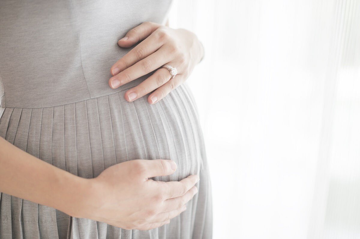 Während der Schwangerschaft darf Zugsalbe in geringen Mengen genutzt werden
