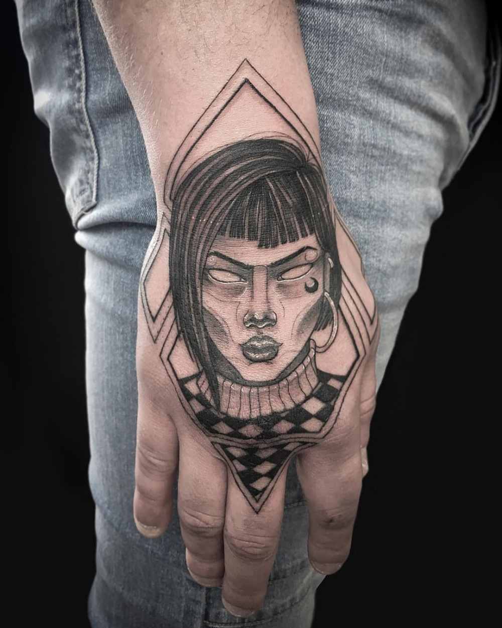 Frau tattoo hand 100+ kleine