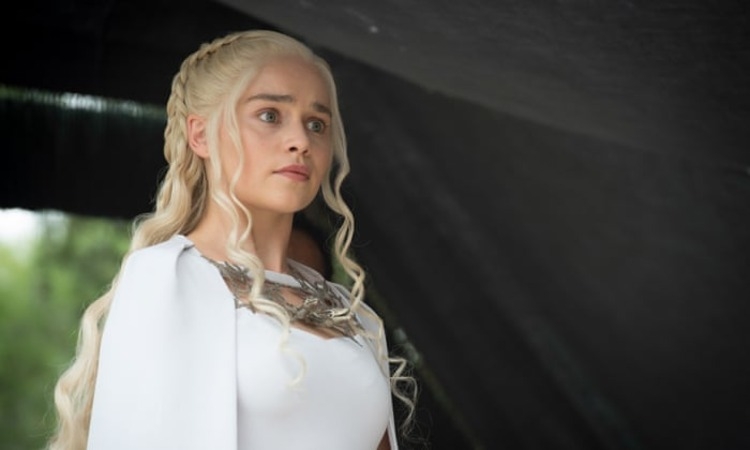 emilia clarke game of thrones filmset stand unter druck wegen drehen von nacktszenen