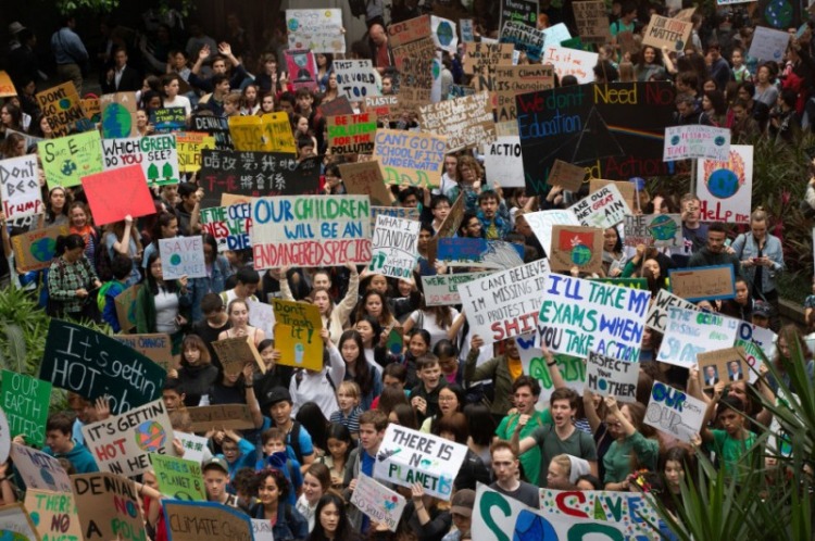 fridays for future schüler auf der ganzen welt demonstrieren klimaschutz