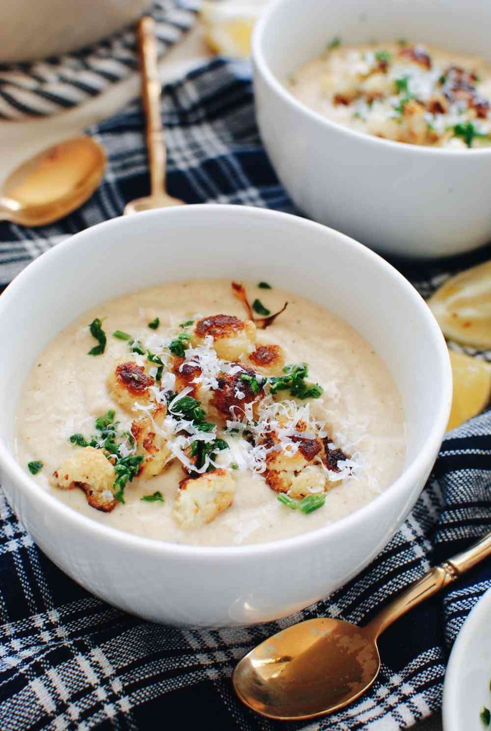 gerösteter blumenkohl als beilage für schnelle suppe an kalten wintertagen