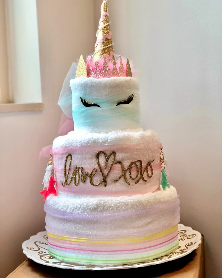 Handtuch verschenken - Torte basteln und mit Tüll verzieren