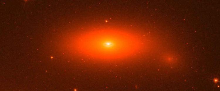scheibengalaxie ngc 1277 größtes schwarzes loch entdeckt