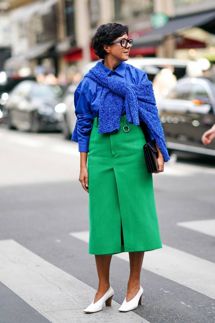Blau kombinieren Neonfarben Trend Midirock Neongrün Outfits Winter
