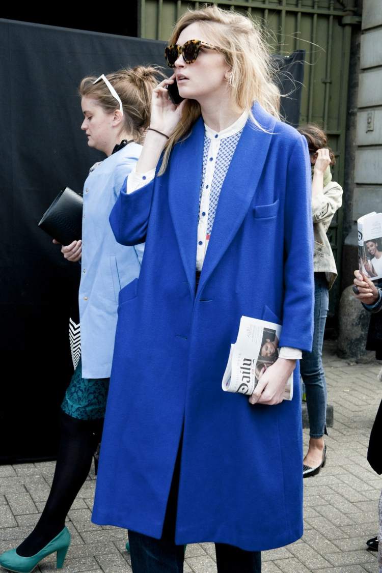 Blauer Wintermantel Outfit Winter Modetrends 2020 Frauen
