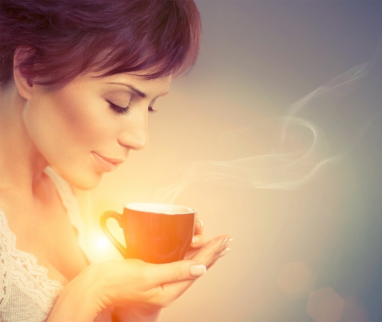 Detox Tee kann Magen und Darm beruhigen und die Verdauung anregen
