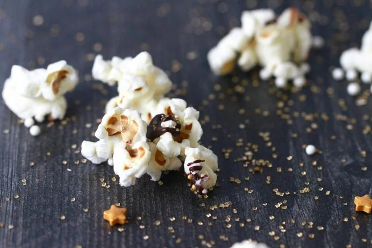 Glitzerndes Silvester Popcorn selber machen