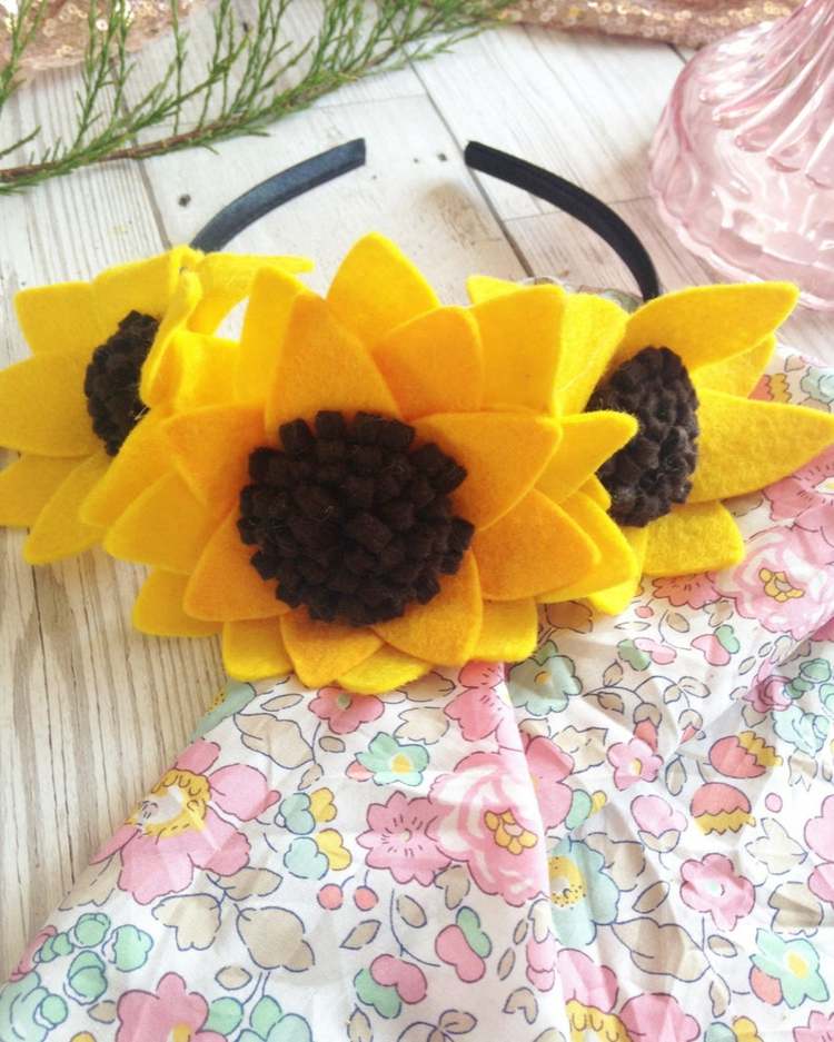 Haarreif mit drei Sonnenblumen für Karnevalskostüme selber machen