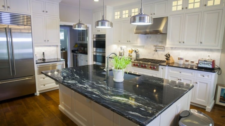 Marmorplatte Reinigen Tipps weiße küche schwarze arbeitsplatte