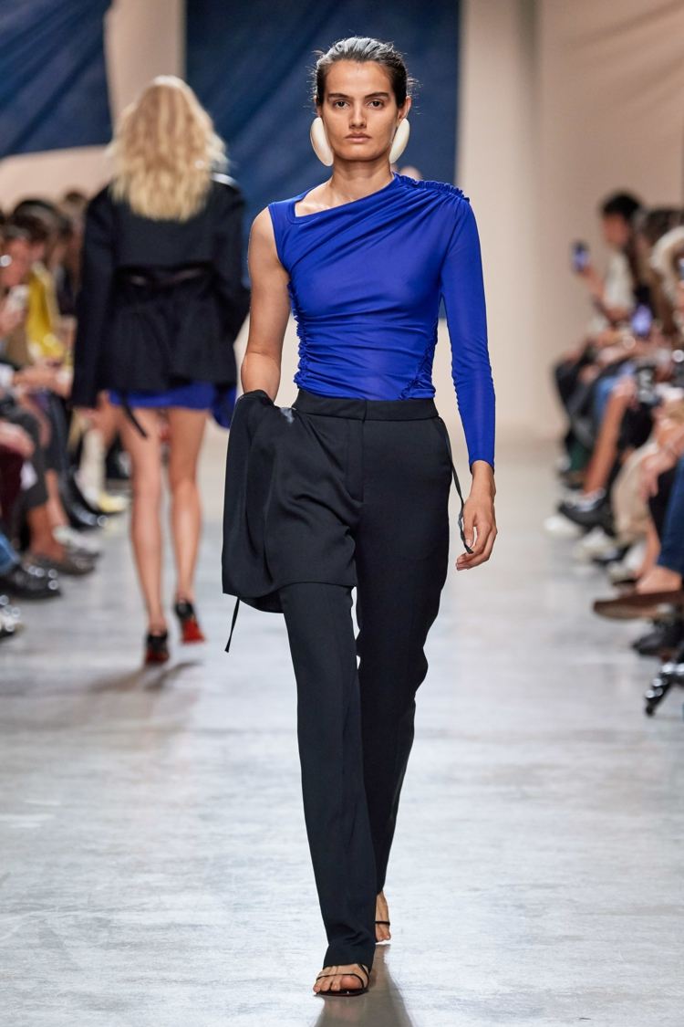 Navi Blue Hose kombinieren Modetrends 2020 Frauen
