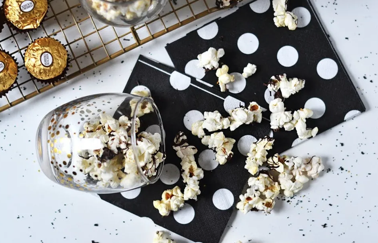 Party Fingerfood selber machen süße Popcorn mit Schokolade selber machen
