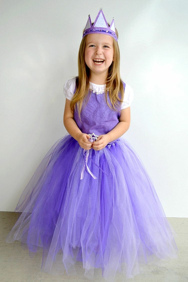 Prinzessin mit lila Tüllrock und Krone aus Papier- Ideen und Anleitung zum Nachmachen