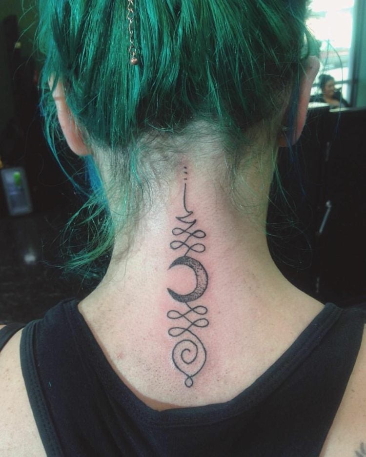 Rücken-Tattoo für Frauen Halbmond Tattoo am Hals