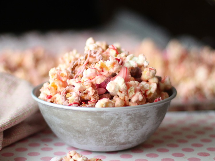 Make your own sweet popcorn with white chocolate finger food
