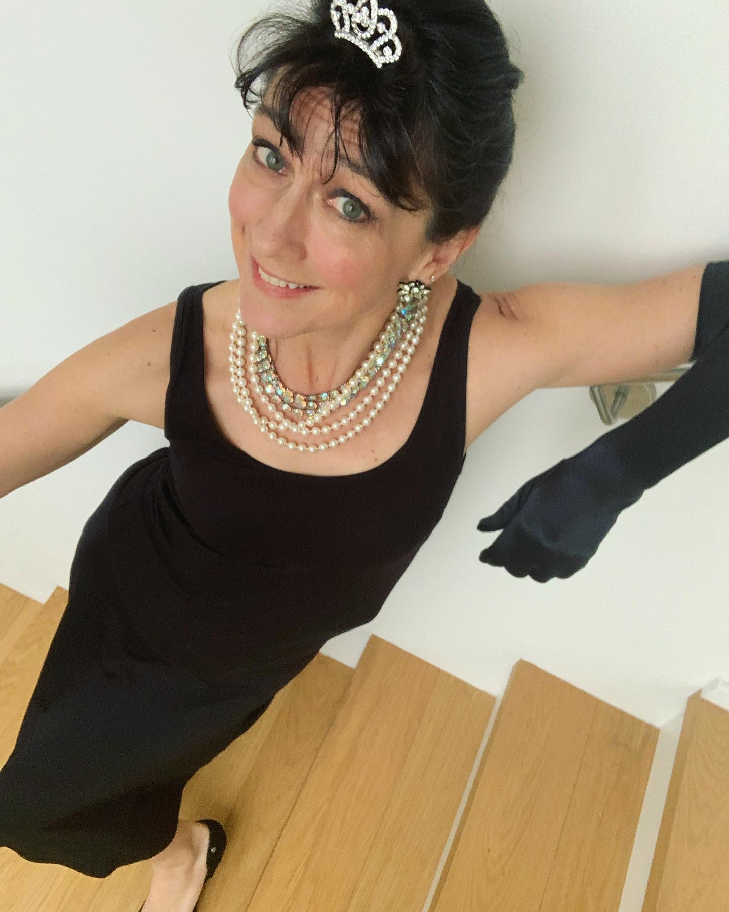 last minute kostüm fasching audrey hepburn in „breakfast at tiffany’s“