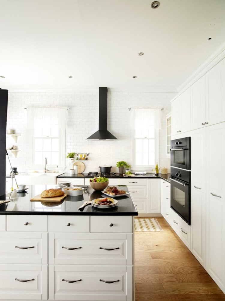 schwarz weiße Küche einrichten skandinavischer Wohnstil Küchentrends 2020