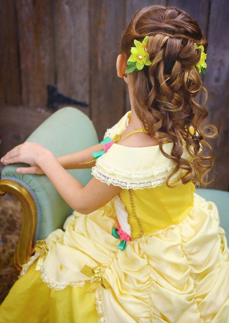 Frisur Prinzessin Bella Disney Frisuren für kleine Mädchen Anleitung