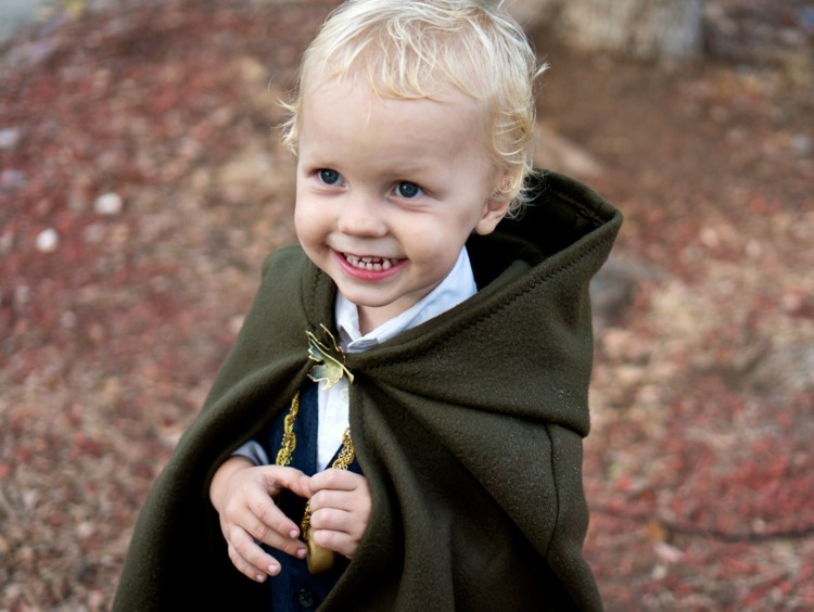 Frodo Kostüm mit DIY Umhang aus Filz