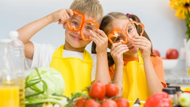 Gemüseplatte mit Dip für Kinder zubereiten - Rezepte und Ideen für Partys und jeden Tag